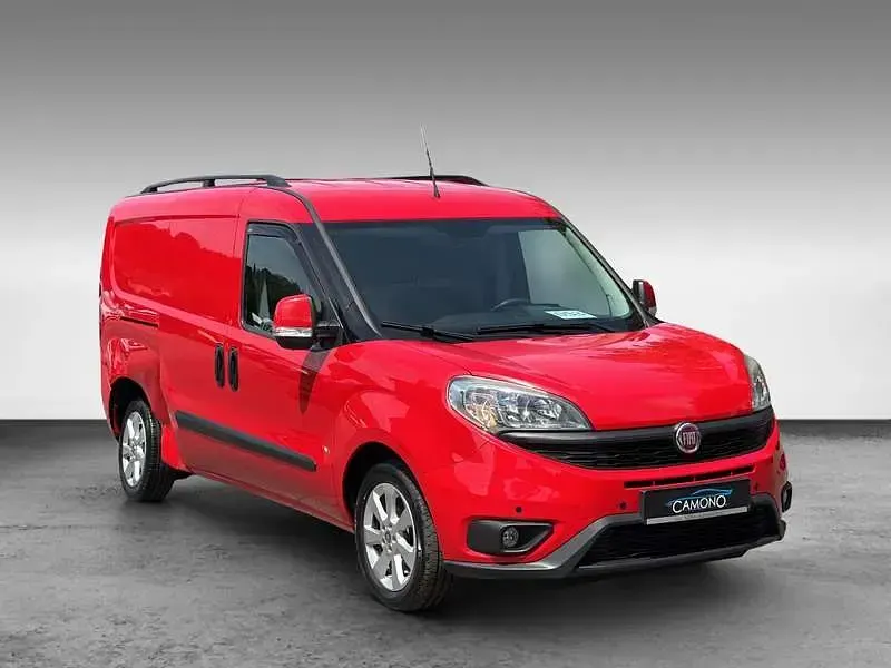 Gebraucht Fiat Doblò Lounge 120 PS (88 kW) 2016 Rot Van / Kleinbus