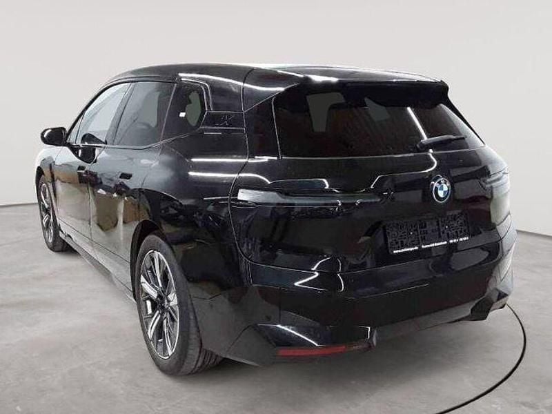 Gebraucht BMW iX Sport Line 384 kW (523 PS) 2023 Saphirschwarz metallic SUV