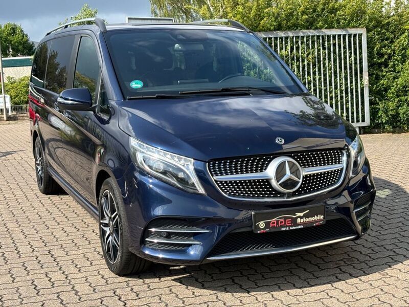 Blau Gebraucht 2020 Mercedes V300 AMG line Van / Kleinbus | 44.500 € (Superpreis) - Bild 1/4