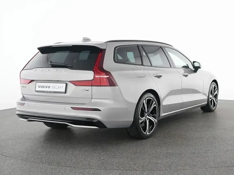 Gebraucht Volvo V60 Plus 455 PS (334 kW) 2024 Silber Kombi