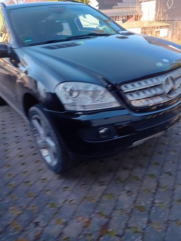 Gebraucht Mercedes 320 224 PS (164 kW) 2007 Schwarz SUV