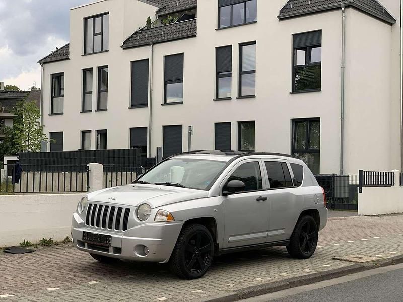 Silber Gebraucht 2009 Jeep Compass Limited SUV | 4.999 € (Teuer) - Bild 1/1