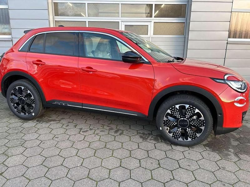 Neu Fiat 600 La Prima 136 PS (100 kW) 2025 Orange SUV