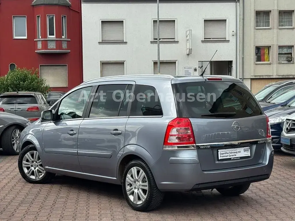 Gebraucht Opel Zafira 116 PS (85 kW) 2011 Silber Van / Kleinbus