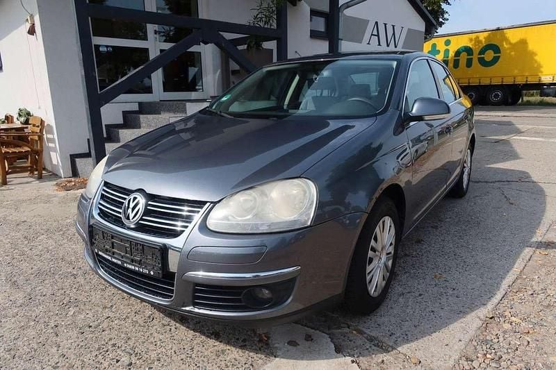 Grau Gebraucht 2006 VW Jetta Comfortline Limousine | 1.370 € (Guter Preis) - Bild 1/4