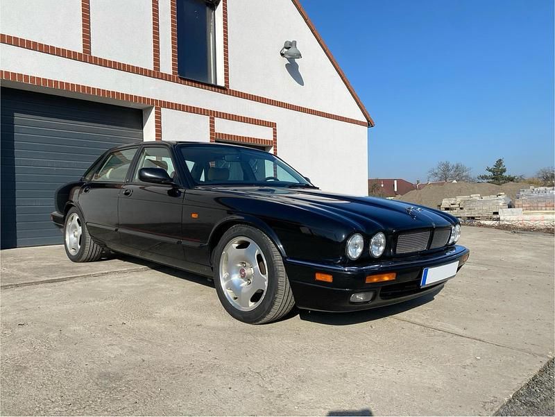 Schwarz Gebraucht 1995 Jaguar XJR Limousine | 24.450 € - Bild 1/4