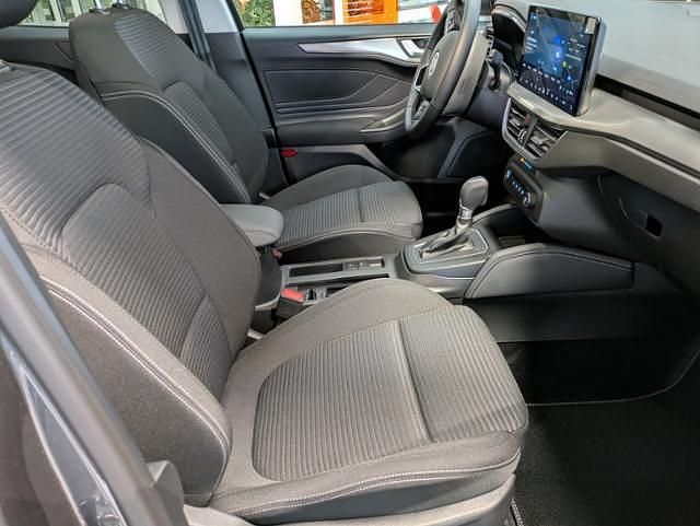 Neu Ford Focus Titanium X 155 PS (114 kW) 2025 Grau, magneticgrau (metallic) Limousine