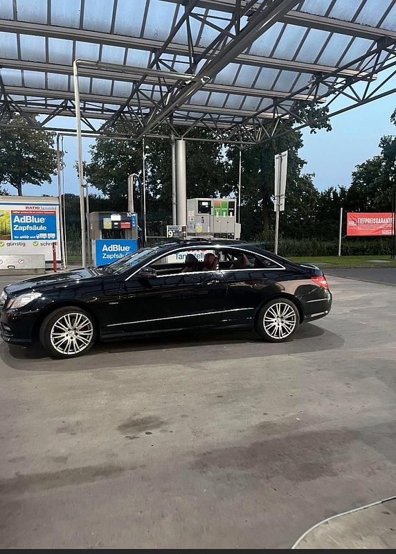 Gebraucht Mercedes E350 265 PS (194 kW) 2012 Schwarz Coupé