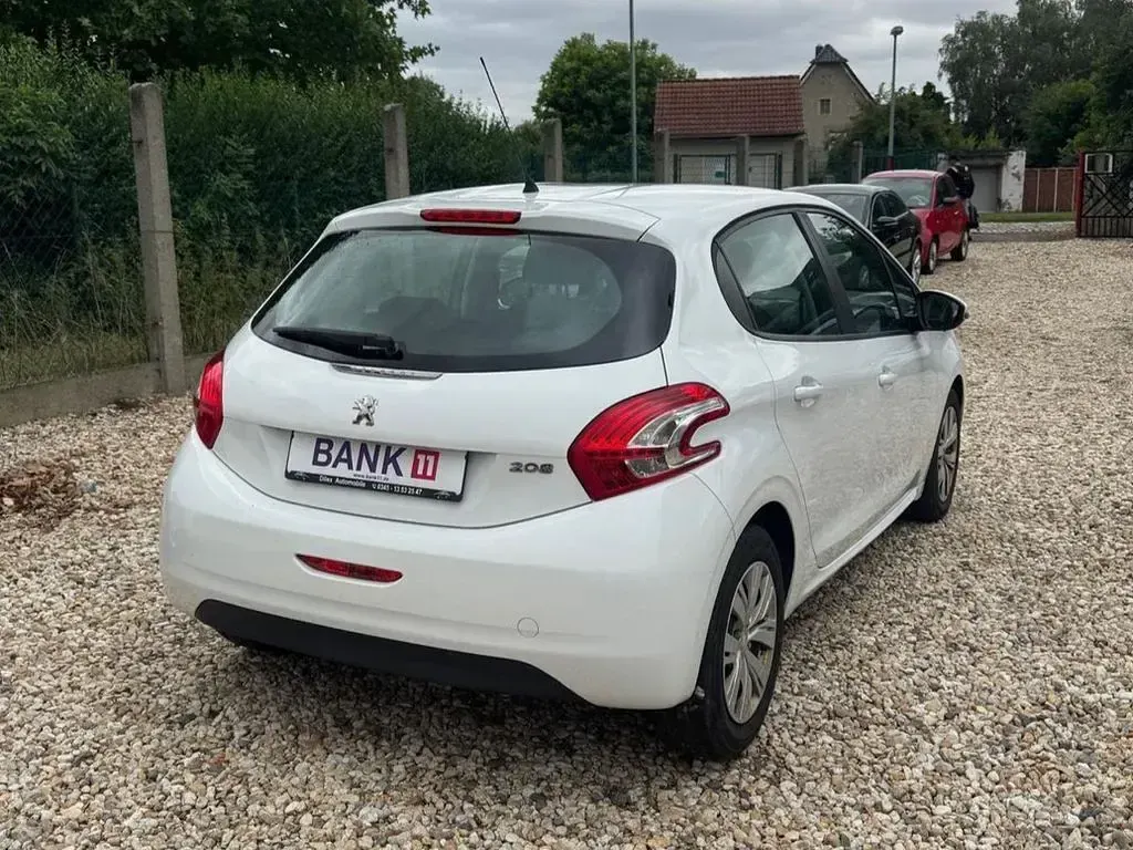 Gebraucht Peugeot 208 Active 82 PS (60 kW) 2012 Weiß Kleinwagen