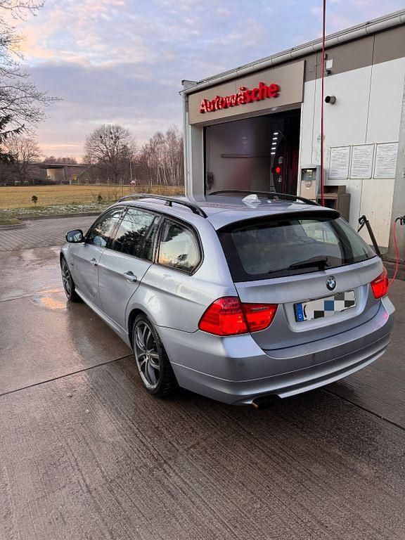Gebraucht BMW 318 143 PS (105 kW) 2009 Blau Kombi