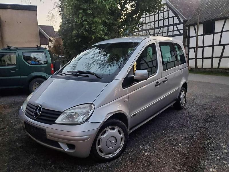 Grau Gebraucht 2004 Mercedes Vaneo Van / Kleinbus | 2.900 € (Etwas zu teuer) - Bild 1/4