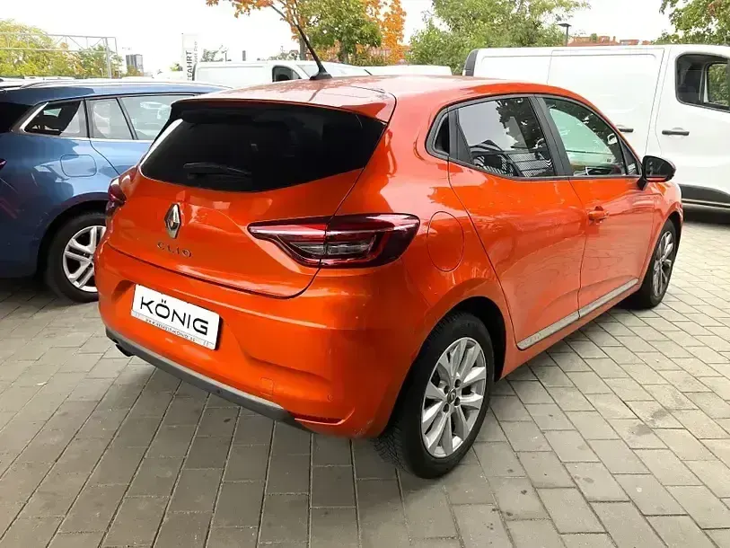 Käytetty Renault Clio V Experience 72 HP (52 kW) 2020 Oranssi Sedan