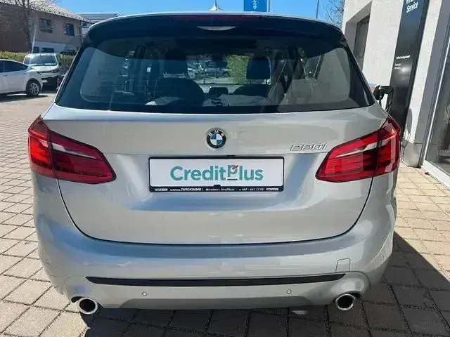 Gebraucht BMW 220 Active Tourer Sport Line 192 PS (141 kW) 2020 Silber Van / Kleinbus