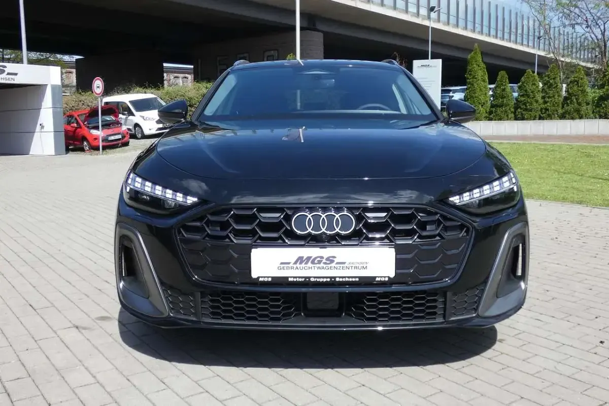 Gebraucht Audi A5 S-Line 150 PS (110 kW) 2025 Mythosschwarz metallic Kombi