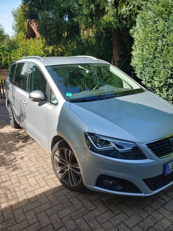 Silber Gebraucht 2021 Seat Alhambra FR-Line Van / Kleinbus | 26.900 € (Guter Preis) - Bild 1/4