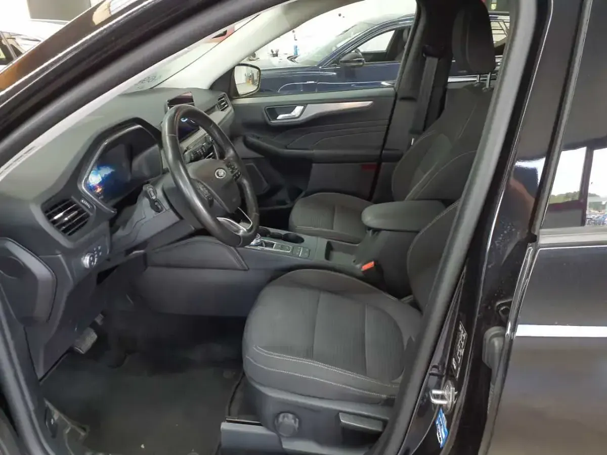 Gebraucht Ford Kuga Titanium 120 PS (88 kW) 2023 Agate black metallic SUV