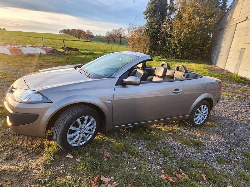 Braun Gebraucht 2008 Renault Mégane Cabriolet Exception Cabrio | 5.950 € - Bild 1/4