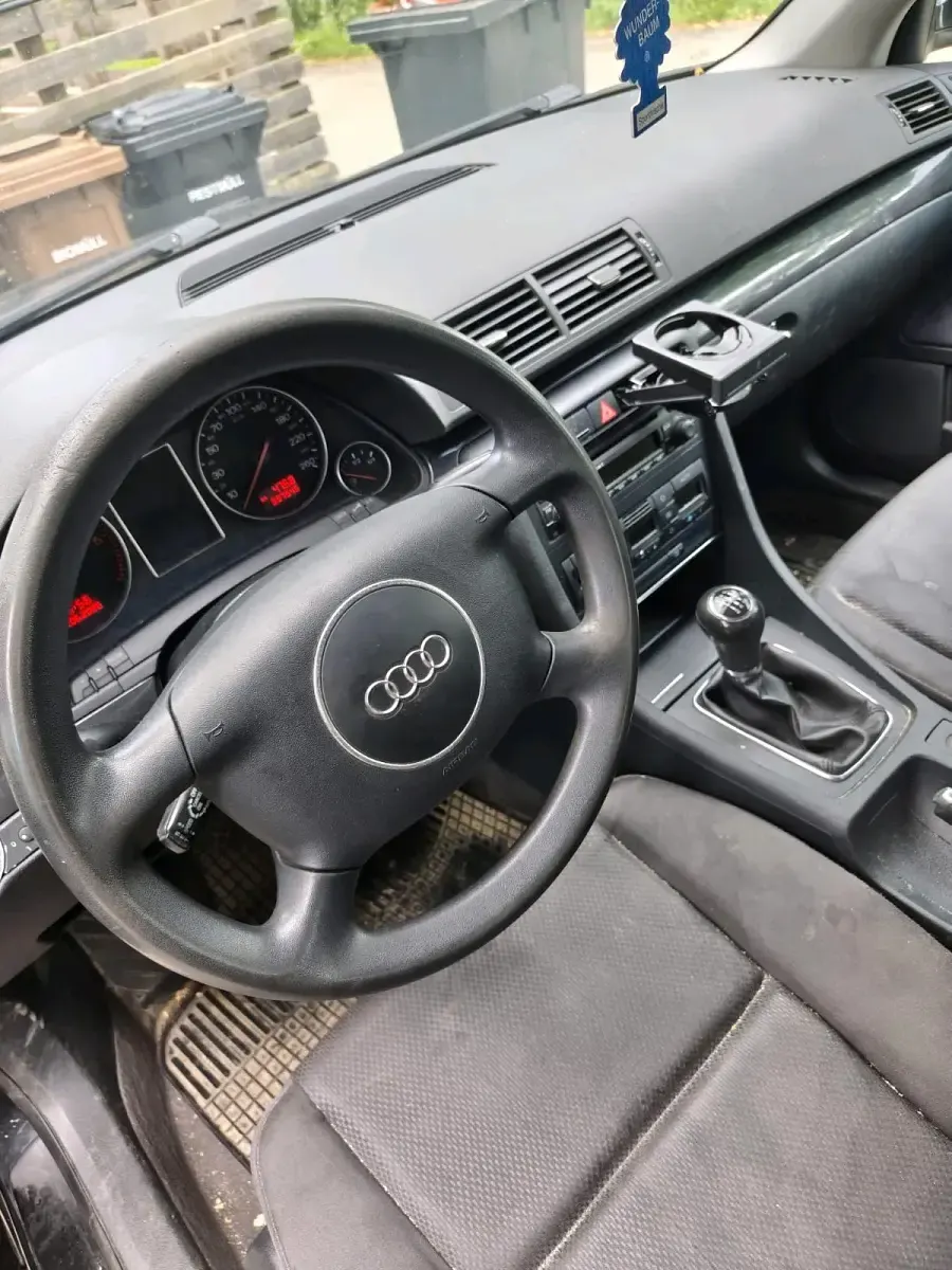 Gebraucht Audi A4 102 PS (75 kW) 2004 Schwarz Kombi