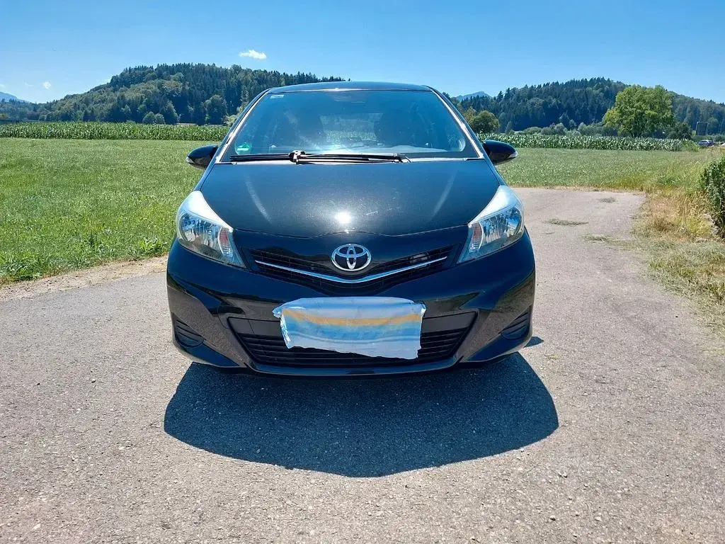 Gebraucht Toyota Yaris 69 PS (50 kW) 2012 Schwarz Kleinwagen