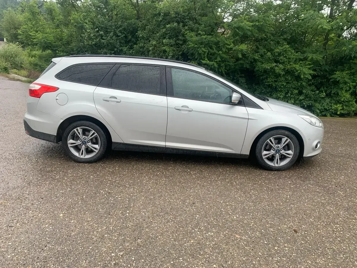 Gebraucht Ford Focus 115 PS (84 kW) 2014 Silber Kombi