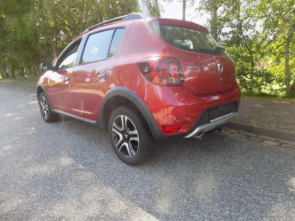 Gebraucht Dacia Sandero Celebration 90 PS (66 kW) 2018 Rot SUV