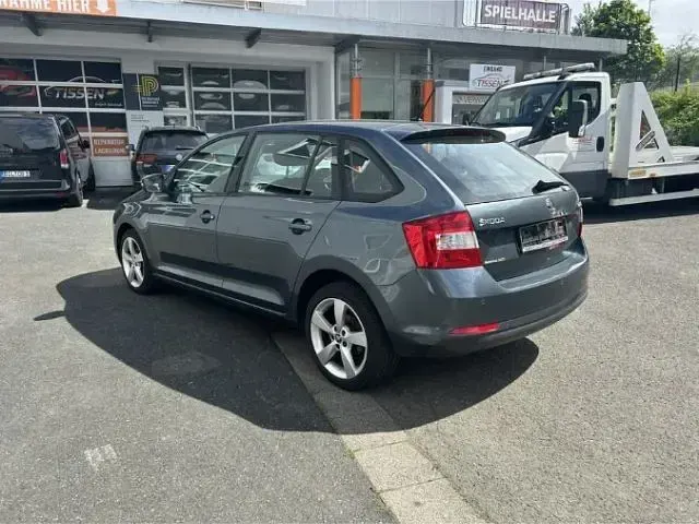 Gebraucht Skoda Rapid Ambition 90 PS (66 kW) 2016 Grau Kleinwagen