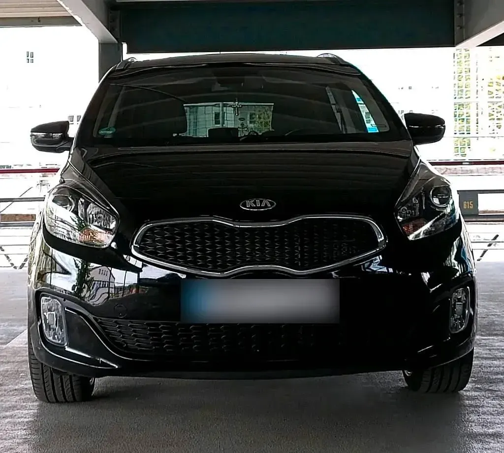 Gebraucht Kia Carens 140 PS (102 kW) 2015 Schwarz Van / Kleinbus
