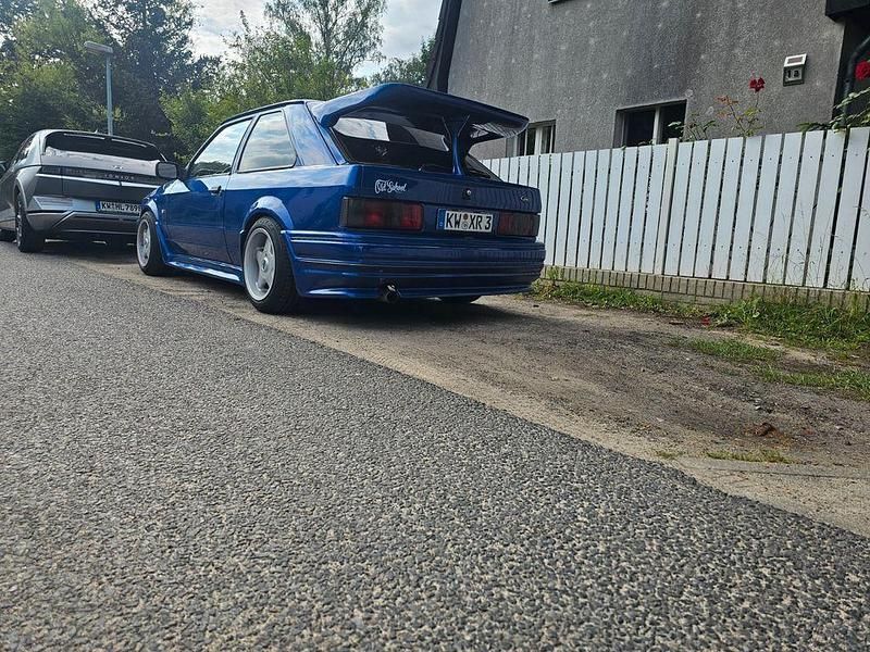 Blau Gebraucht 1988 Ford Escort Limousine | 5.500 € - Bild 1/4