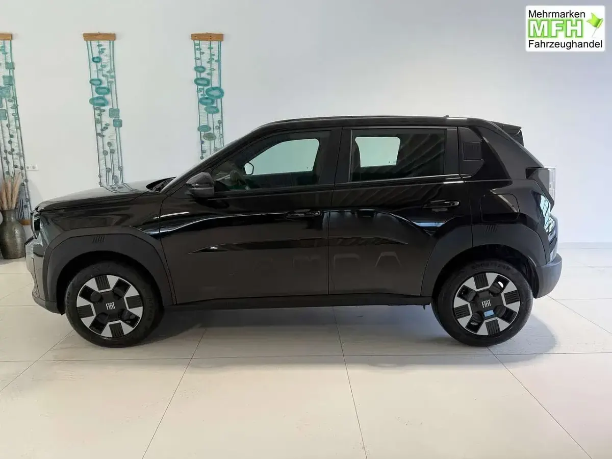 Neu Fiat Grande Panda Icon 110 PS (80 kW) 2025 533 cinema schwarz Kleinwagen