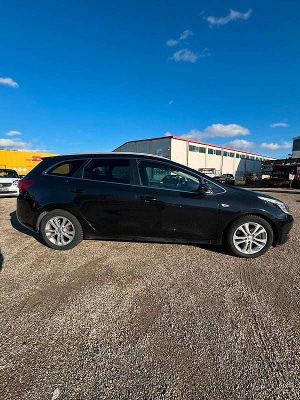 Gebraucht Kia Ceed 128 PS (94 kW) 2013 Schwarz Kleinwagen