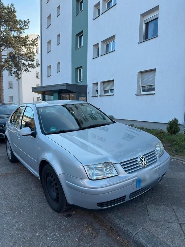 Usata VW Bora 103 CV (75 kW) 1999 Grigio Berlina
