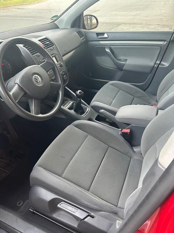 Rot Gebraucht 2004 VW Golf V Limousine | 700 € (Superpreis) - Bild 1/4
