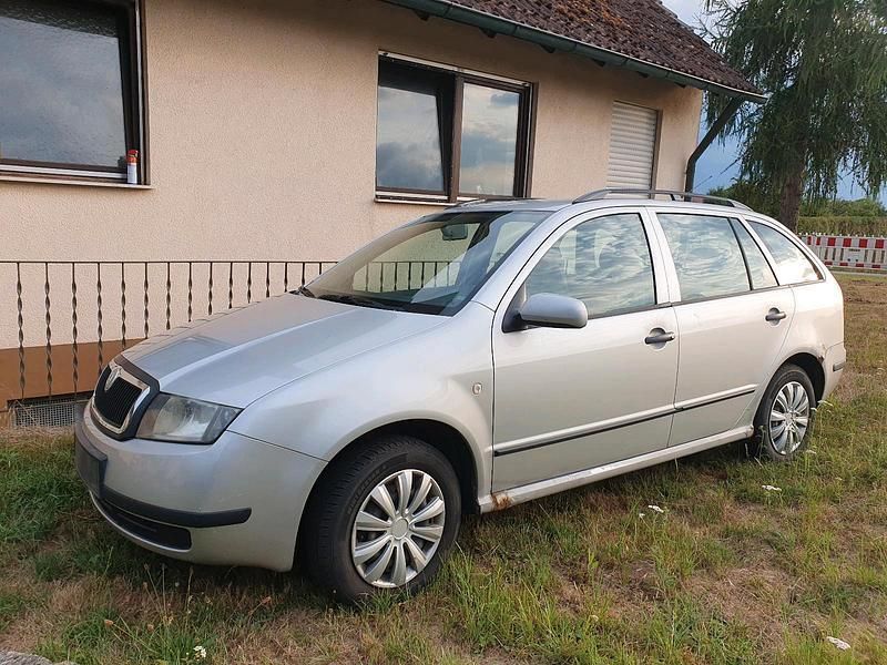 Grau Gebraucht 2005 Skoda Fabia Kombi | 450 € (Guter Preis) - Bild 1/4
