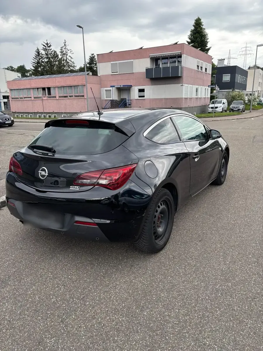 Gebraucht Opel Astra GTC 180 PS (132 kW) 2012 Schwarz Kleinwagen