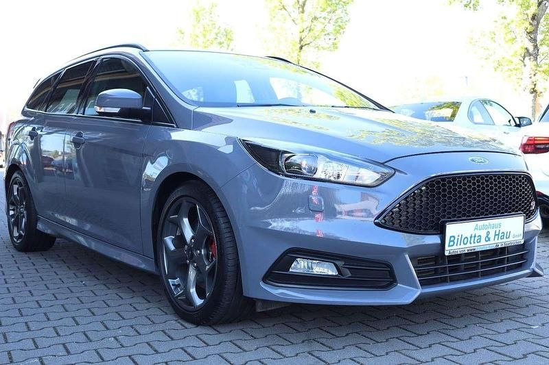 Usata Ford Focus ST 250 CV (183 kW) 2017 Grigio Station wagon