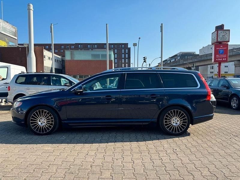Gebraucht Volvo V70 Summum 215 PS (158 kW) 2012 Blau Kombi