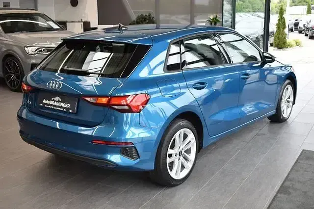 Gebraucht Audi A3 Sport 116 PS (85 kW) 2021 Blau Limousine