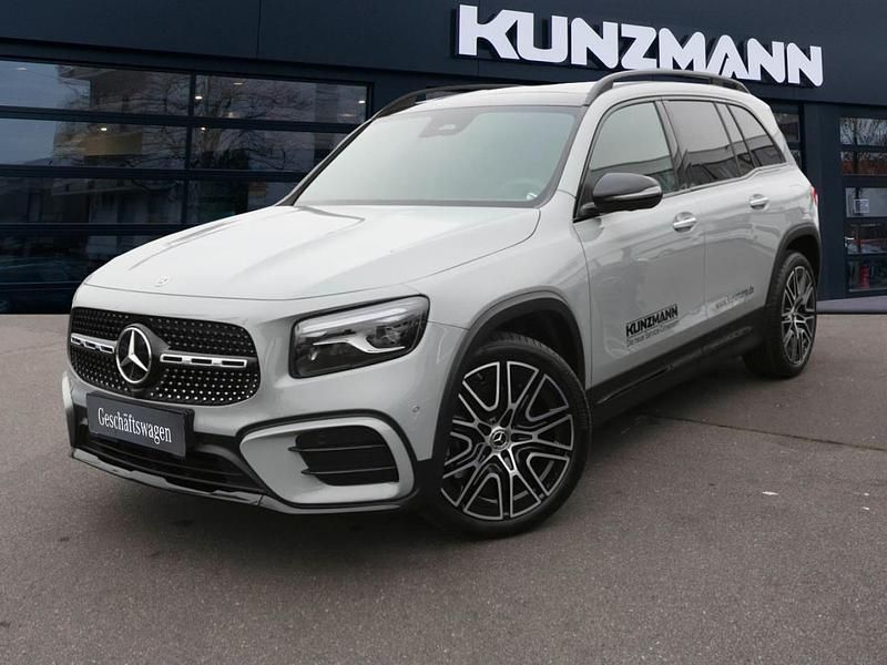 Manufaktur alpingrau uni Gebraucht 2025 Mercedes GLB220 Night SUV | 54.380 € (Teuer) - Bild 1/4
