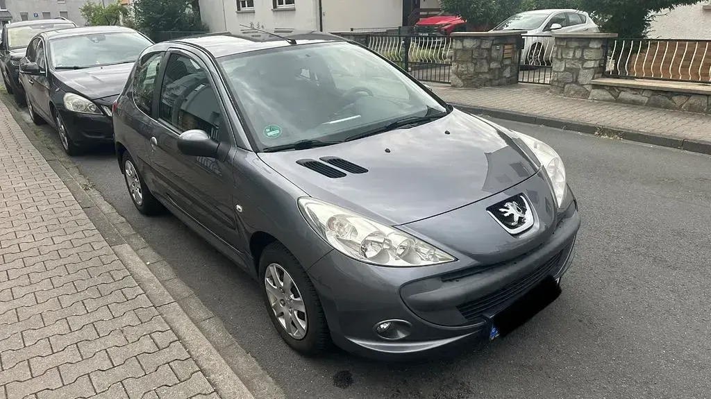 Gebraucht Peugeot 206+ 60 PS (44 kW) 2010 Grau Kleinwagen