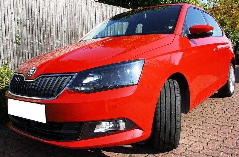 Rot Gebraucht 2015 Skoda Fabia Style Kleinwagen | 6.400 € (Fairer Preis) - Bild 1/4
