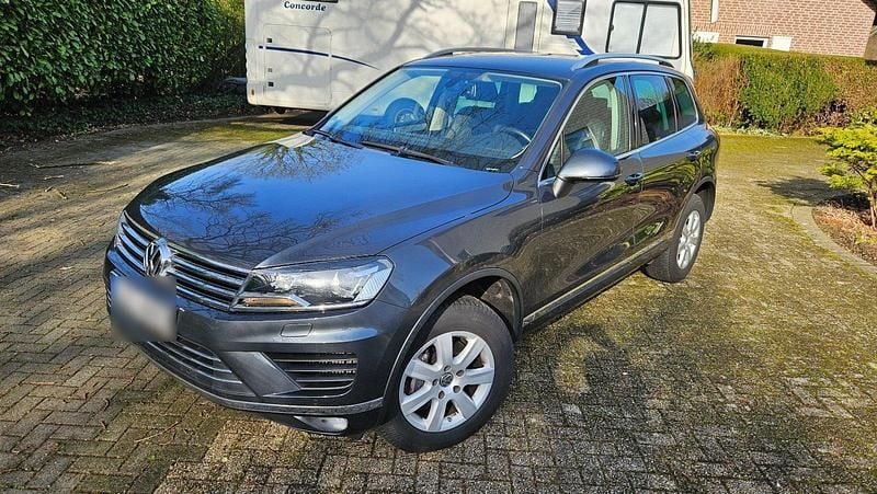 Gebraucht VW Touareg 262 PS (192 kW) 2015 Grau SUV