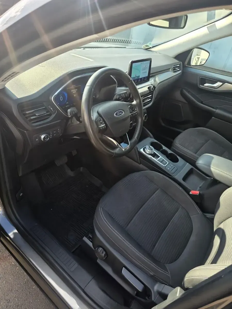 Gebraucht Ford Kuga Titanium 225 PS (165 kW) 2023 Grau SUV