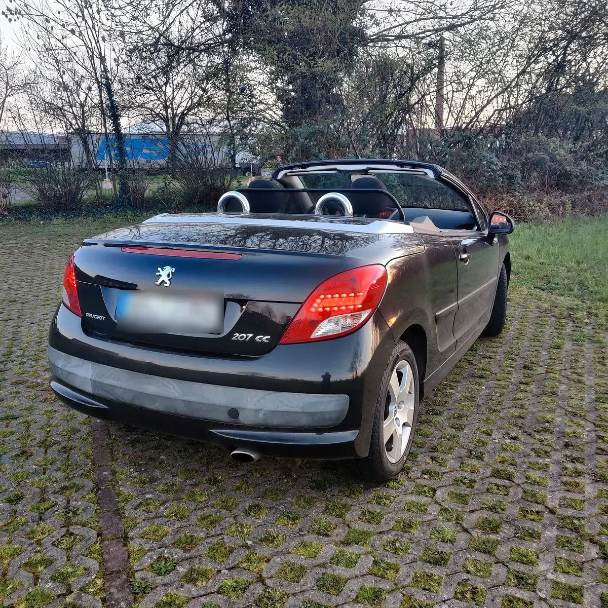 Gebraucht Peugeot 207 CC 111 PS (81 kW) 2012 Schwarz Cabrio