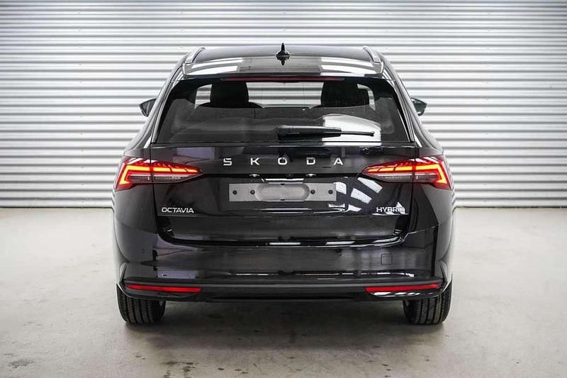 Neu Skoda Octavia Selection 150 PS (110 kW) 2025 Black magic metallic ... Kombi