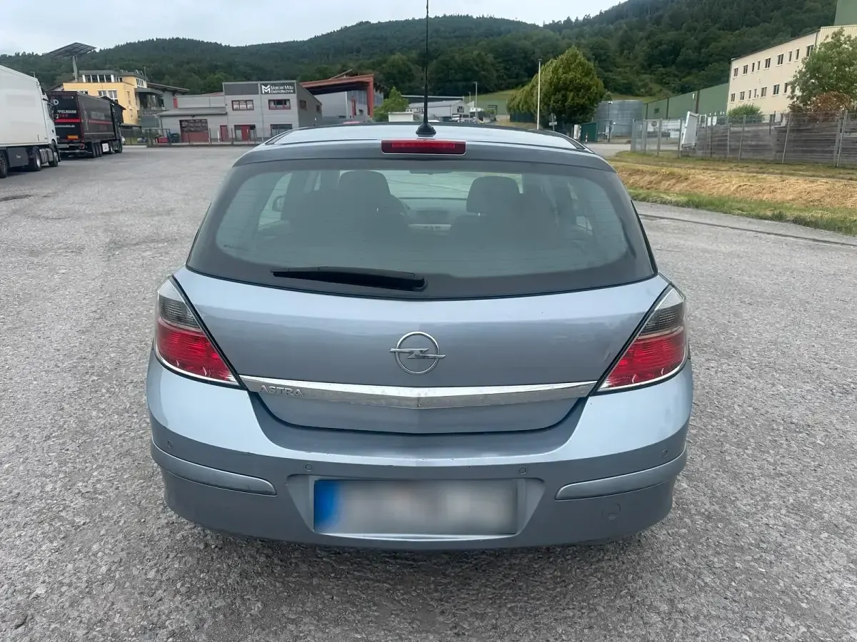 Gebraucht Opel Astra 90 PS (66 kW) 2007 Grau Limousine