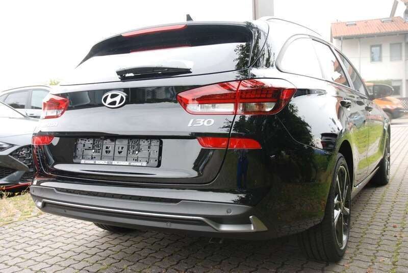 Gebraucht Hyundai i30 Advantage 140 PS (102 kW) 2024 Abyss black Kombi