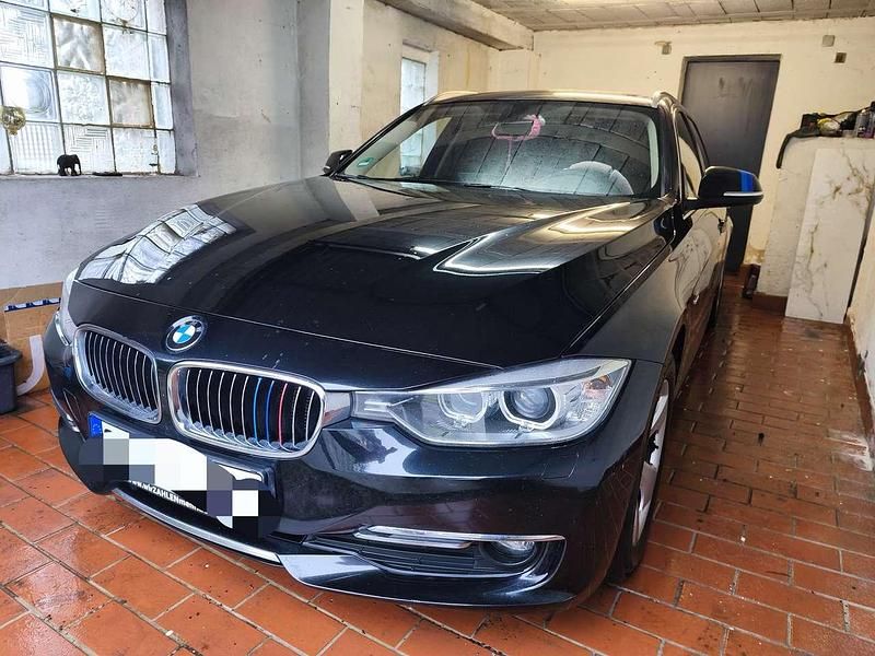 Gebraucht BMW 320 Luxury Line 184 PS (135 kW) 2013 Schwarz Kombi