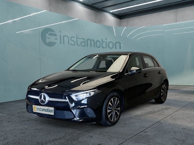 Schwarz Gebraucht 2021 Mercedes A180 Style Limousine | 23.755 € (Guter Preis) - Bild 1/4