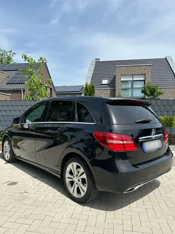 Gebraucht Mercedes B200 Urban 136 PS (100 kW) 2015 Schwarz Van / Kleinbus