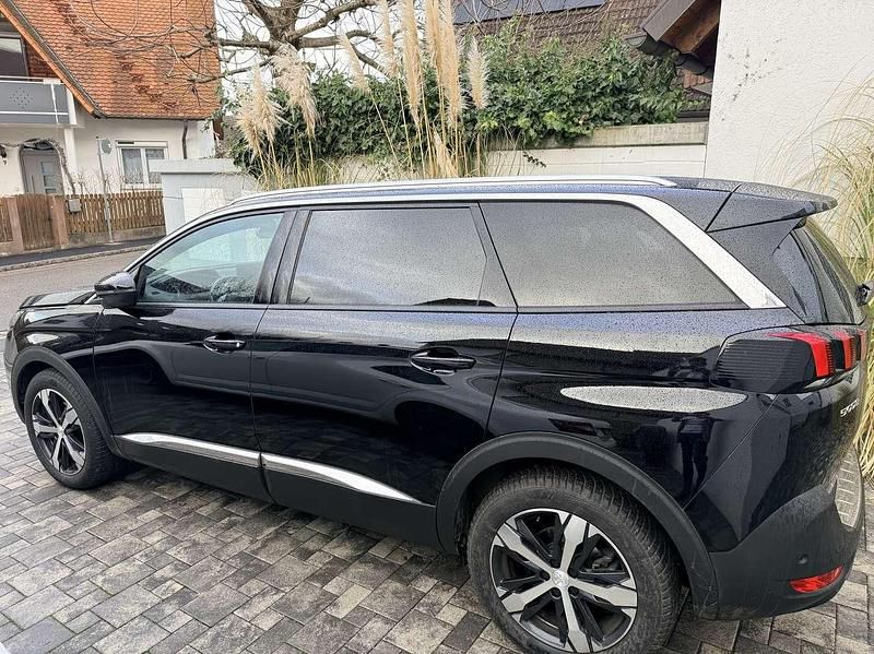 Schwarz Gebraucht 2023 Peugeot 5008 Allure SUV | 28.000 € (Fairer Preis) - Bild 1/3